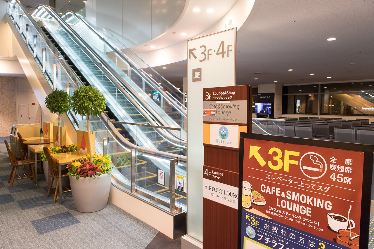 羽田空港国内線第2ターミナル北ピアのエスカレーター