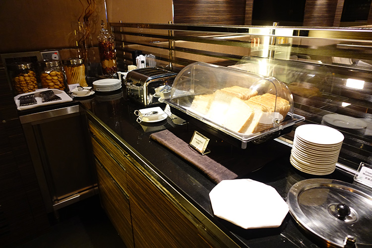 香港国際空港PLAZA PREMIUM LOUNGE食事１