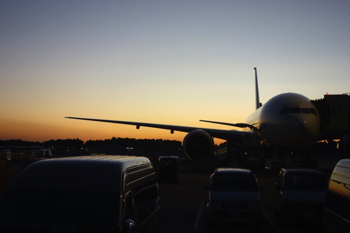 夕焼け 飛行機