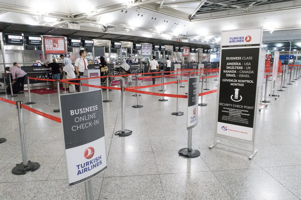 トルコ・アタテュルク国際空港ビジネスクラスチェックインカウンター