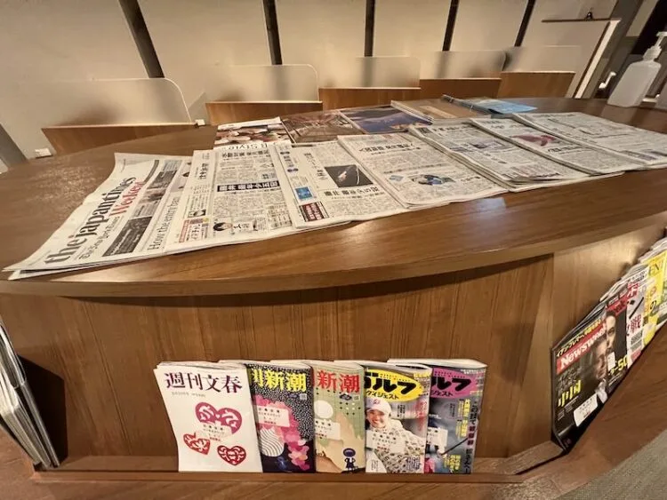 ▲「YAMANAMI VILLA」においては、引き続き新聞・雑誌の閲覧が可能(もちろん事前消毒要)。