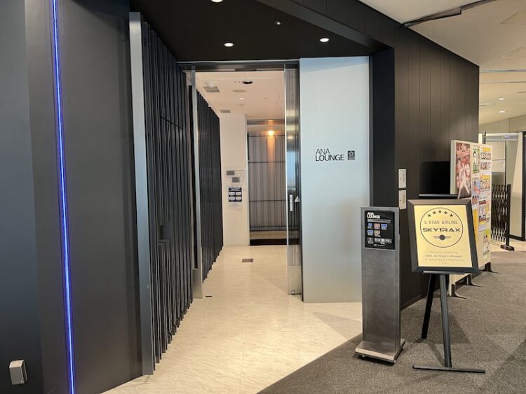 ▲広島空港の「ANA LOUNGE」。保安検査場すぐ横。