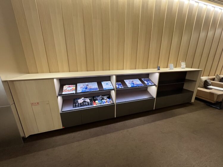 ▲那覇空港ANA LOUNGEに雑誌・新聞はなく、アプリで閲覧。