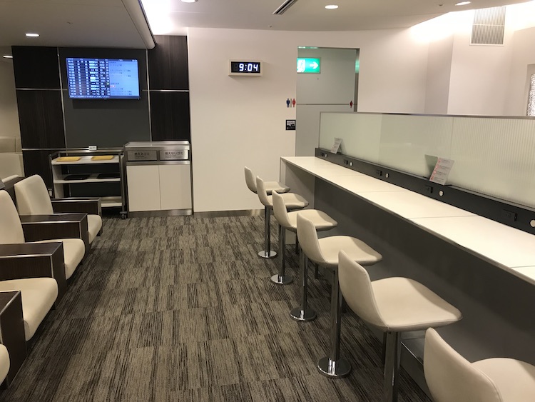 リニューアル前の関西国際空港国内線「ANA LOUNGE」