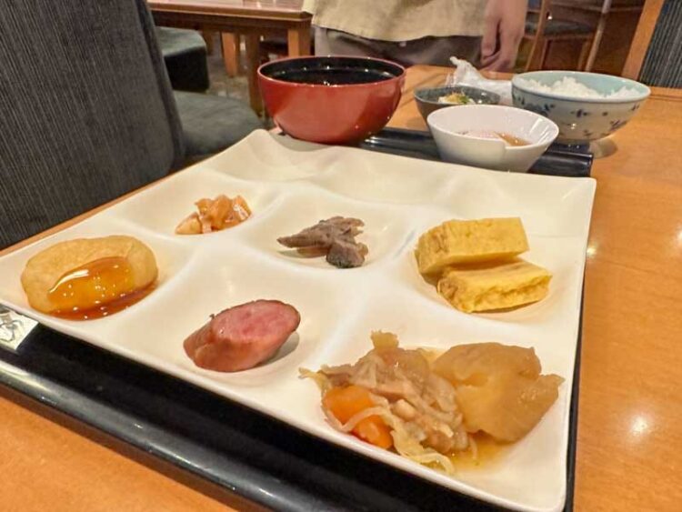 あかん遊久の里 鶴雅　朝食バイキング01