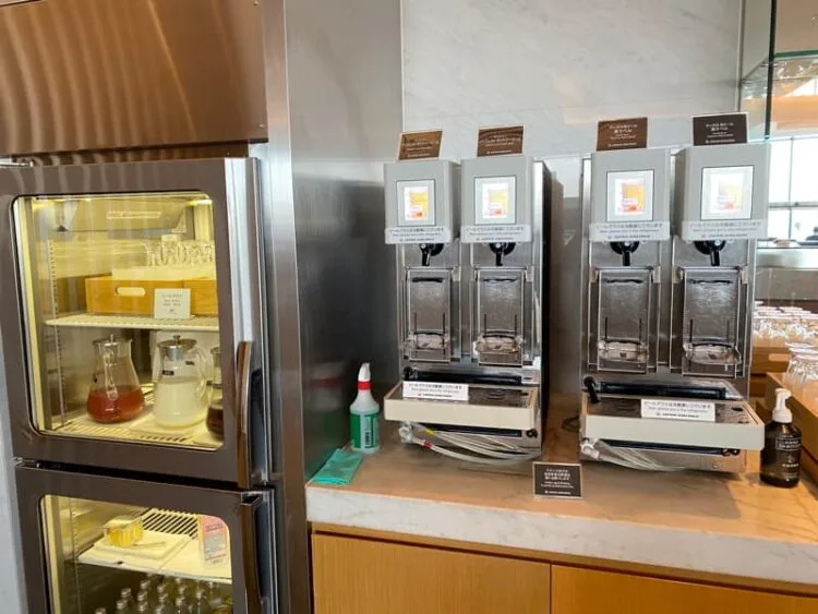 成田空港国際線のサクララウンジ アルコール類